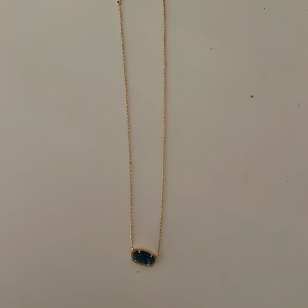 Kendra Scott necklace